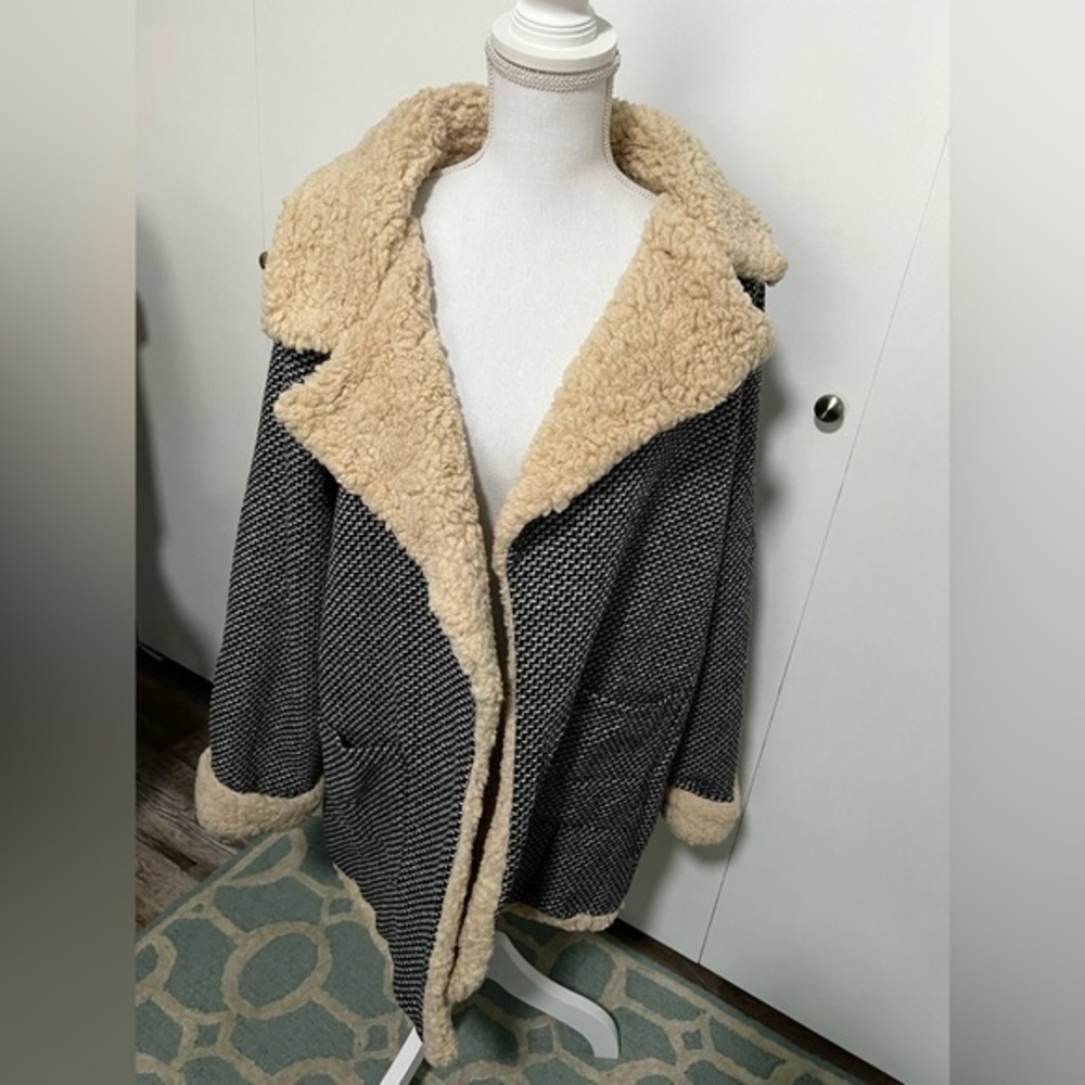 Sweet Rain Coat NWT. Black and Cream with Tan Teddy Inside Size Large